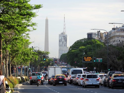 Av. 9 de Julio, Evita's image in the distance